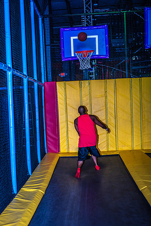 Planet-Obstacle-Adults-Night-0028
