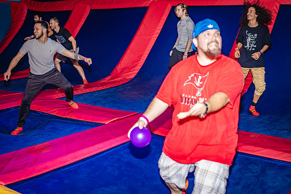 Planet-Obstacle-Adults-Night-0109
