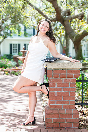 20250502-Lucinda-grad-session-9580