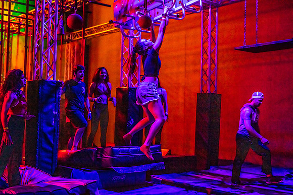 Planet-Obstacle-Adults-Night-0144