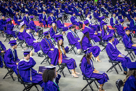 20220524-High-School-Graduation-Isabela-3311