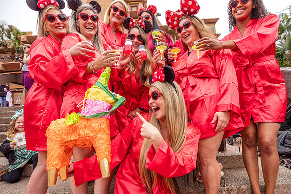 Valentine-Session-Momsies-Disney-Epcot-2022-0890