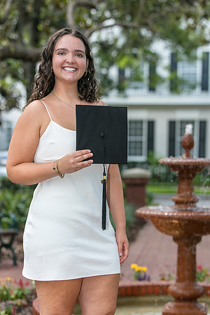 20250502-Lucinda-grad-session-9517