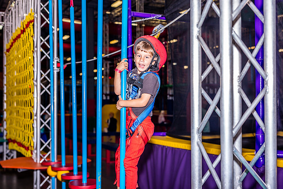 Henry-7th-Birthday-Planet-Obstacle-2314J
