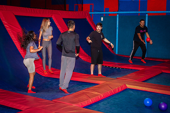 Planet-Obstacle-Adults-Night-0052