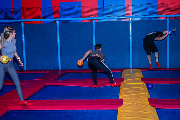 Planet-Obstacle-Adults-Night-0068
