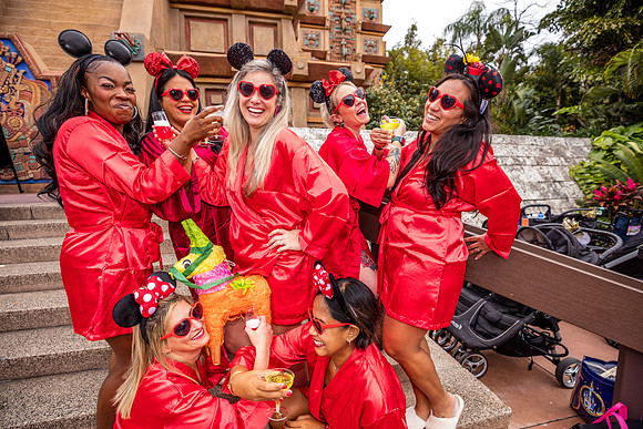 Valentine-Session-Momsies-Disney-Epcot-2022-0912