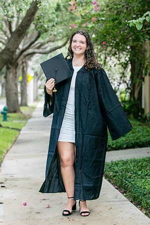 20250502-Lucinda-grad-session-9496
