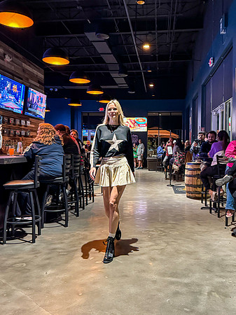 20241122-Runway-on-Tap-ApricotLane-Celebration-Brewing-4375-i-