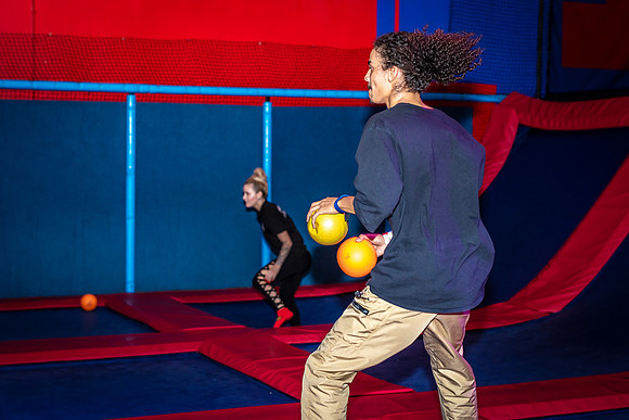 Planet-Obstacle-Adults-Night-0124