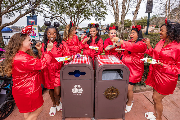 Valentine-Session-Momsies-Disney-Epcot-2022-0813