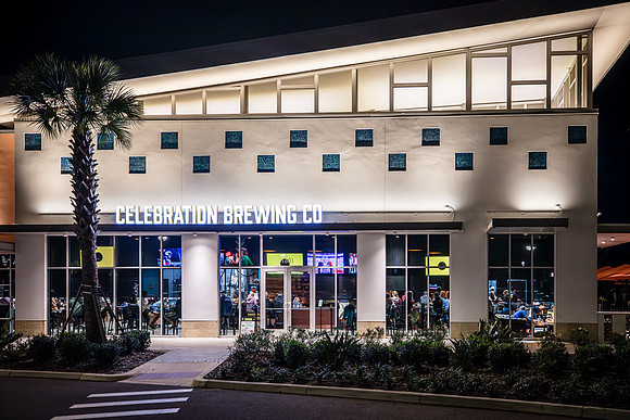 20241122-Runway-on-Tap-ApricotLane-Celebration-Brewing-4331-