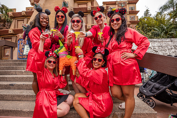 Valentine-Session-Momsies-Disney-Epcot-2022-0902