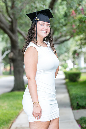 20250502-Lucinda-grad-session-9504-