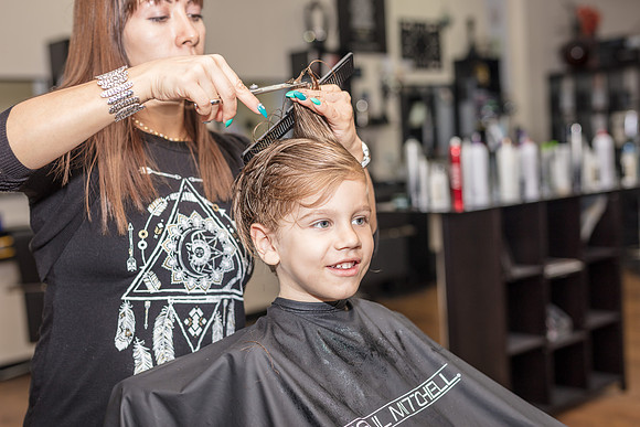 HairCut_Toni-Michaels-Salon-Joshua-6121
