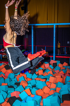 Planet-Obstacle-Adults-Night-0076