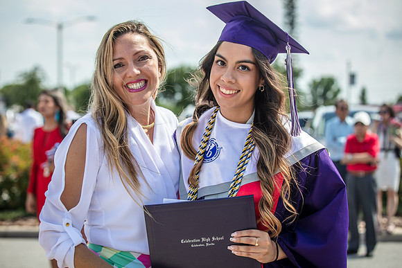 20220524-High-School-Graduation-Isabela-3440