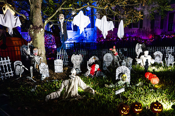 Halloween-Houses-Celebration-2024-2732-