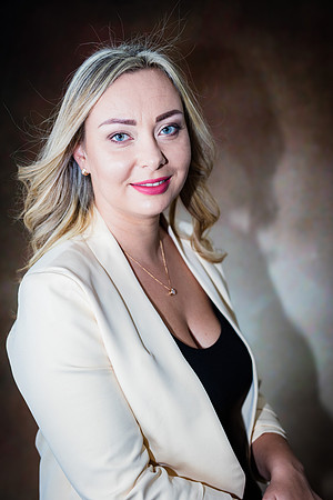 20220803-Headshot-Jane-3857