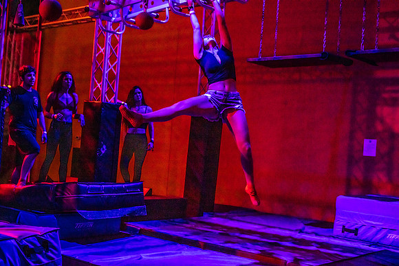 Planet-Obstacle-Adults-Night-0145
